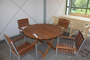 Gartengruppe Robinie Stapelbar mit Metallfen